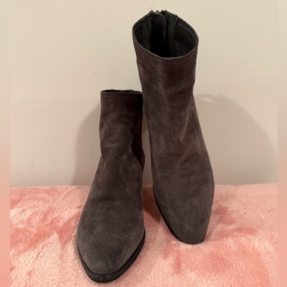 Dolce Vita Women's Cassius gray Suede ankle Booties/size 6 - Picture 8 of 11